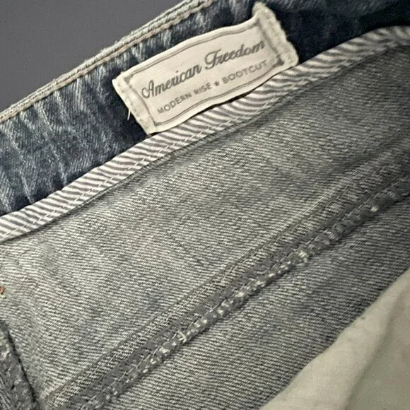 VINTAGE Tommy Hilfiger Women’s Cropped Flare jeans. Light wash denim. Size 8 - Picture 5 of 5